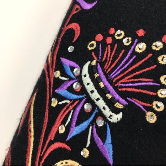 Signature Gordon & James Black Wool Colorful Embroidered Crop Jacket - Picture 14 of 15